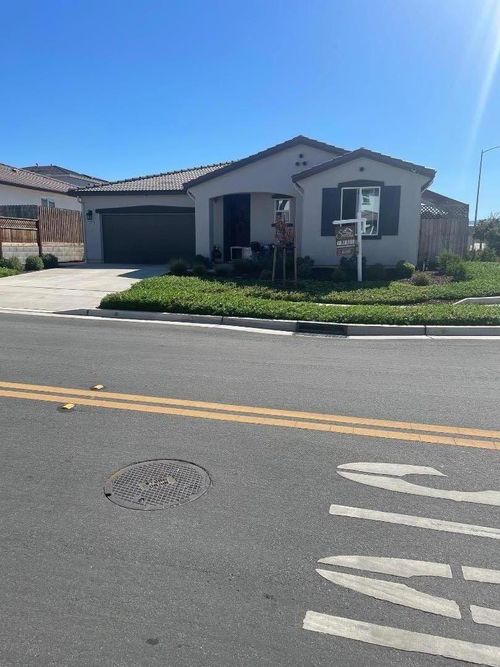 2001 Wildflower Dr, Hollister, CA, 95023-6536 | Card Image