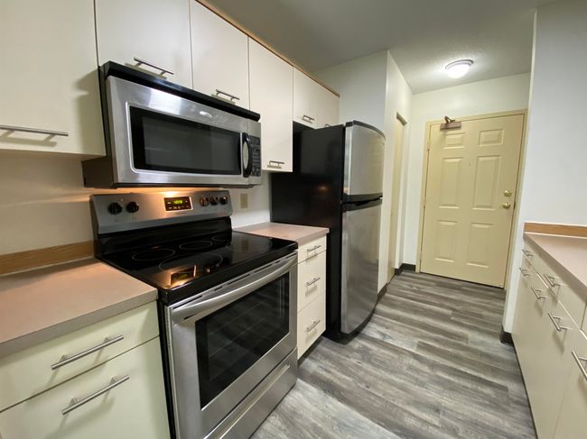 APT-214 - 30 Hanover St, Condo with 2 bedrooms, 1 bathrooms and null parking in Manchester NH | Image 12