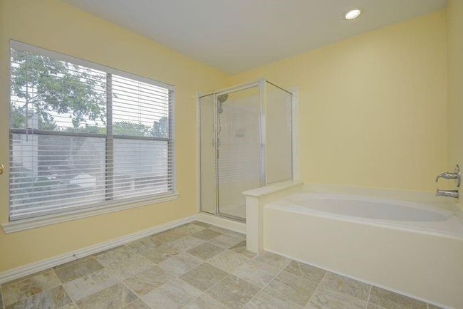 2917 Veva Dr, House other with 4 bedrooms, 3 bathrooms and 2 parking in Pearland TX | Image 38