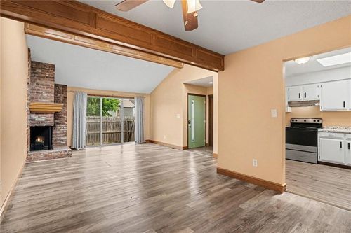 11321 Calico Dr, Kansas City, MO, 64137-2217 | Card Image