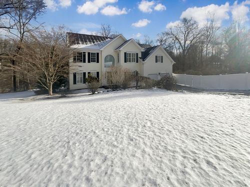 35 Peter St, Holliston, MA, 01746-1620 | Card Image