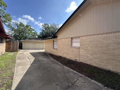 5850 Paisley Street, House other with 3 bedrooms, 2 bathrooms and null parking in Houston TX | Image 2