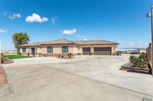 2070 S Araby Rd, Yuma, AZ, 85365-7256 | Card Image