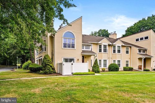 5 Mill Run W, Hightstown, NJ, 08520-3021 | Card Image