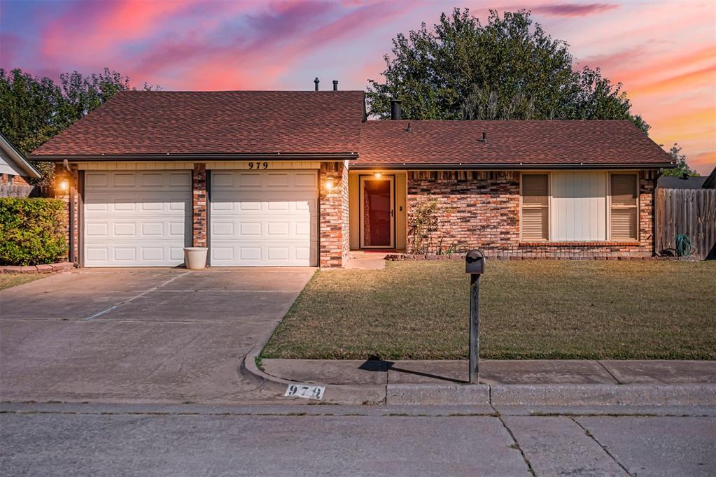 Mulbury Mansion , Yukon, OK 73099