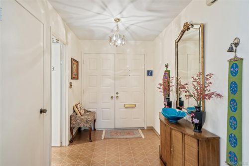 117 Eagles Cres, Manhasset, NY, 11030-4040 | Card Image