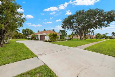 15655 Meadow Wood Drive, House other with 5 bedrooms, 4 bathrooms and null parking in Wellington FL | Image 2