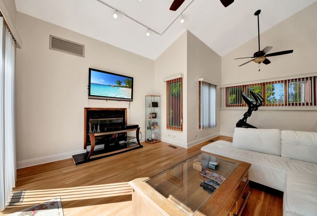 453 Edens Ln, House other with 4 bedrooms, 2 bathrooms and 2 parking in Northfield IL | Image 10