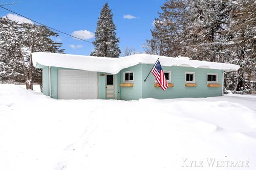 262 40th St, Allegan, MI, 49010-9194 | Card Image