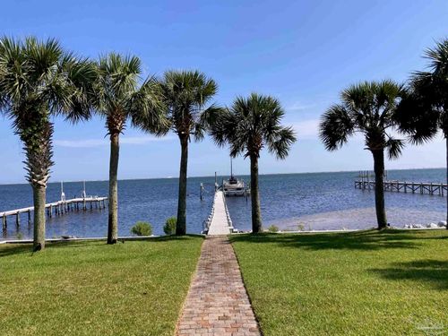 6735 Tidewater Dr, Navarre, FL, 32566-7463 | Card Image