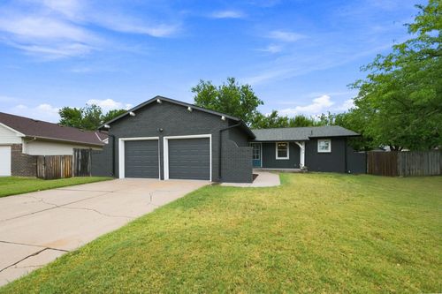 2246 S Lori Ln, Wichita, KS, 67207-5428 | Card Image