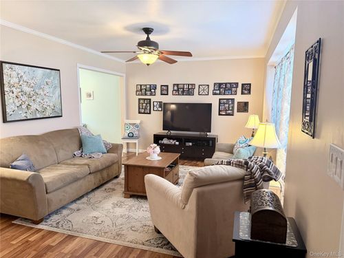 286 Pacific St, Massapequa Park, NY, 11762-1805 | Card Image