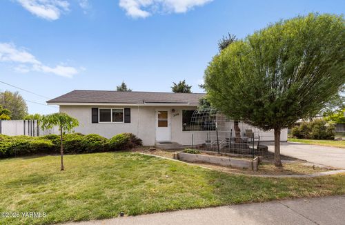 3106 Bonnie Doon Ave, Yakima, WA, 98902-4029 | Card Image