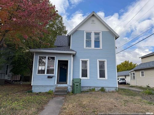 2104 Pershing Blvd, Clinton, IA, 52732-2235 | Card Image