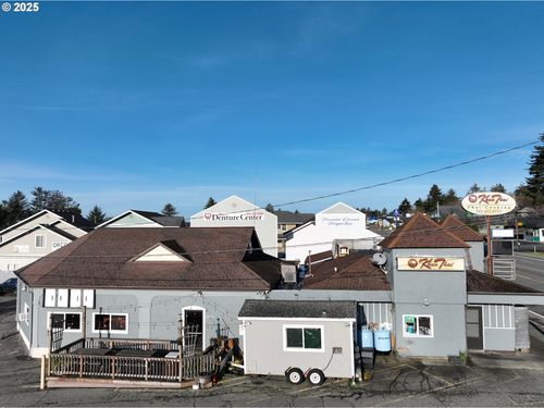 925 Chetco Ave, Brookings, OR, 97415-2514 | Card Image