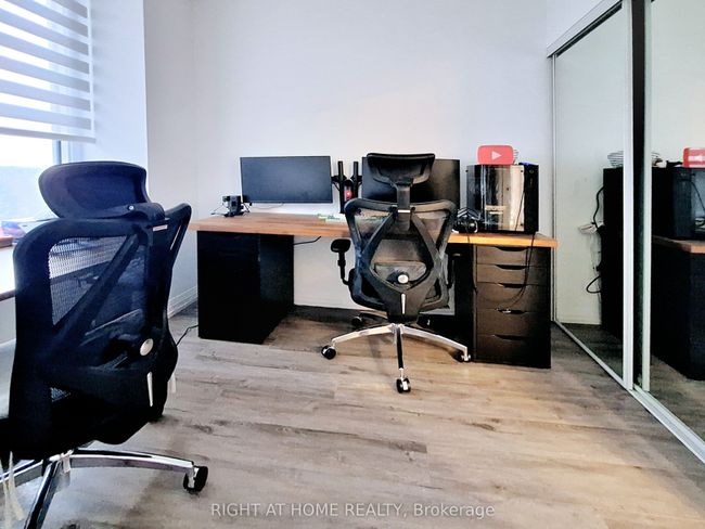 1107 - 75 Canterbury Pl, Condo with 2 bedrooms, 2 bathrooms and 1 parking in North York ON | Image 10
