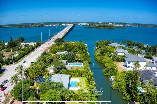 537 E Causeway Blvd, Vero Beach, FL, 32963-2227 | Card Image