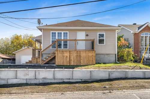 2053 Catherine St, Rockland, ON, K4K1H6 | Card Image