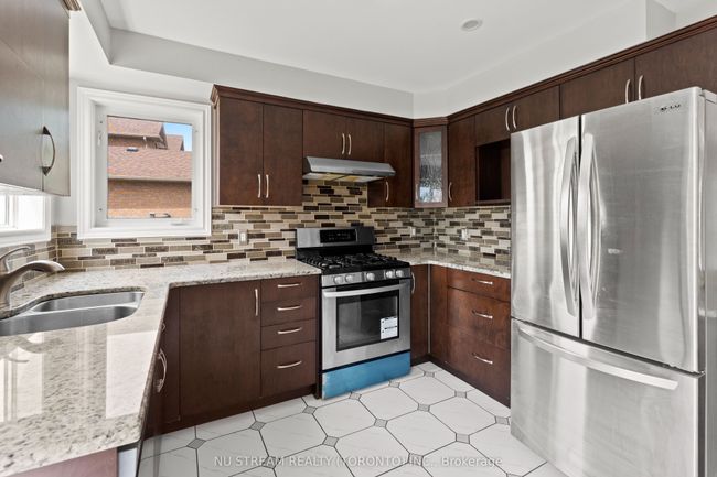 4629 Tournament Crt, House other with 4 bedrooms, 4 bathrooms and 4 parking in Windsor ON | Image 6