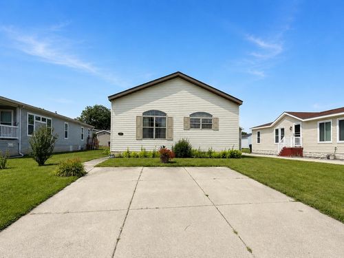 1891 Magnolia St, Newport, MI, 48166-8817 | Card Image