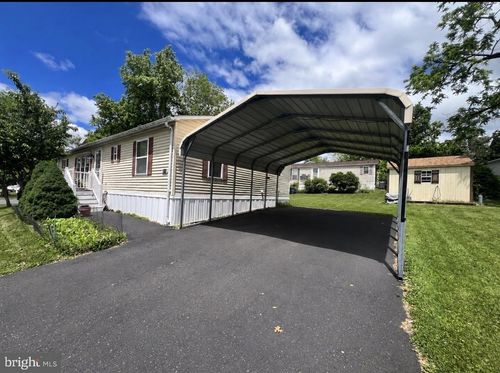 204 Green Hill Dr, GREEN LANE, PA, 18054-2020 | Card Image