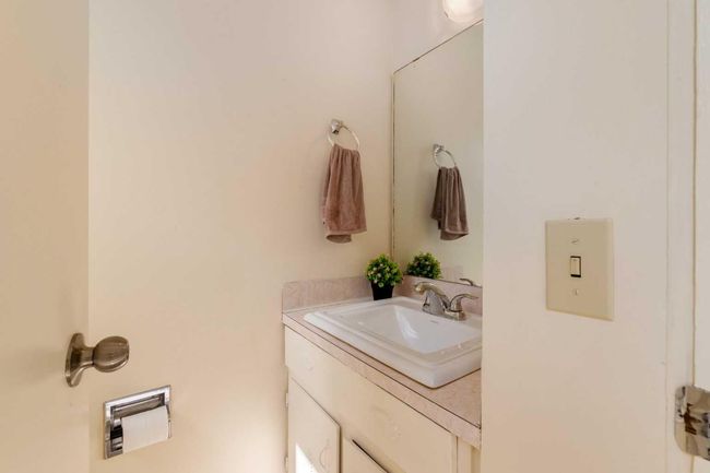 2007 40 St Se, Home with 3 bedrooms, 1 bathrooms and 2 parking in Calgary AB | Image 4