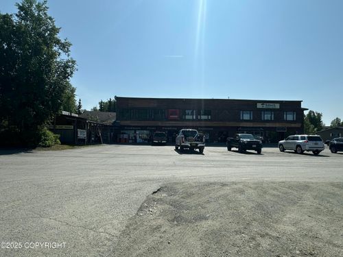 17050 N Eagle River Loop Rd, Eagle River, AK, 99577-7975 | Card Image