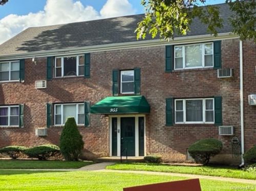 1-955 Fenwood Fenwood Dr, Valley Stream, NY, 11580-1706 | Card Image