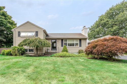 8 Spruce Ave, Middletown, RI, 02842-5331 | Card Image