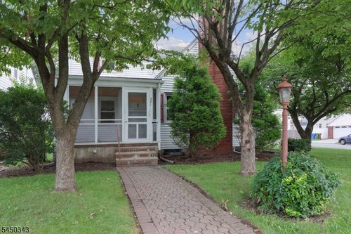 351 Fernwood Ter, Linden, NJ, 07036-5211 | Card Image