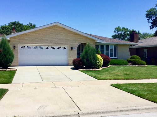 9525 S Kolin Ave, Oak Lawn, IL, 60453-3226 | Card Image