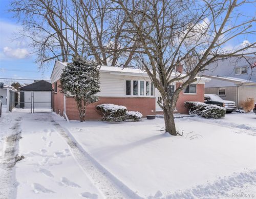 16047 Mccann St, Southgate, MI, 48195-2901 | Card Image