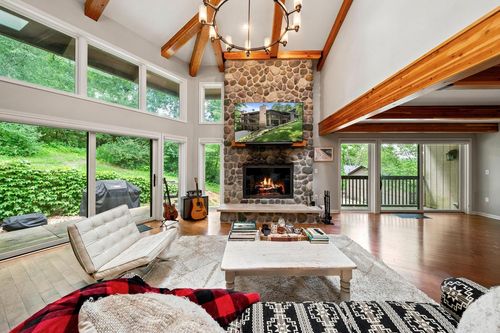 gg1-850 Hillside Drive, Fontana, WI, 53125 | Card Image