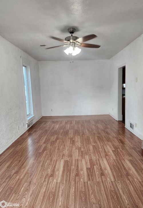 2540 Kenwood St, Ottumwa, IA, 52501-1252 | Card Image