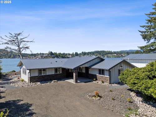 2997 Ne Loop Dr, Otis, OR, 97368-9682 | Card Image