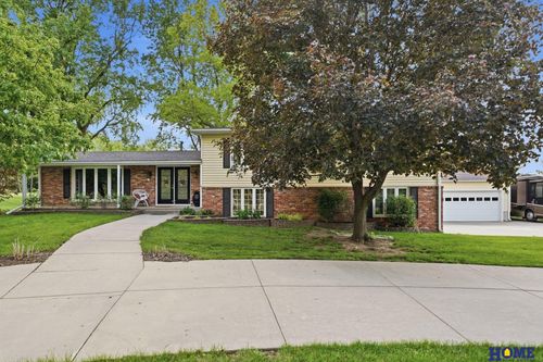815 Anthony Ln, Lincoln, NE, 68520-1250 | Card Image