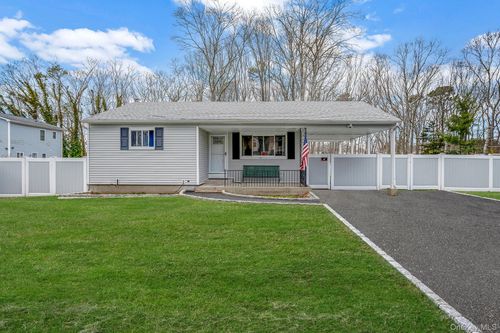 160 Hounslow Road, Brookhaven, NY, 11967 | Card Image