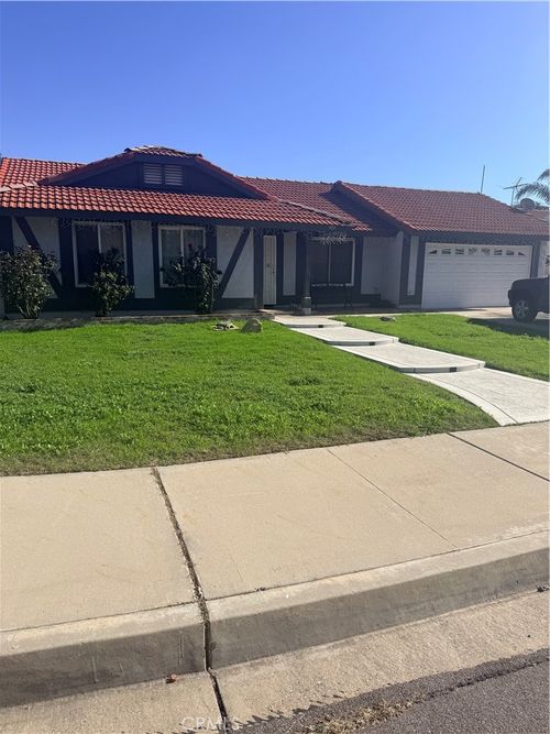 909 S Vine Ave, Bloomington, CA, 92316-1575 | Card Image