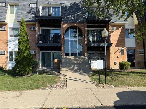 unit-303-15B E Dundee Quarter Dr, Palatine, IL, 60074-1671 | Card Image
