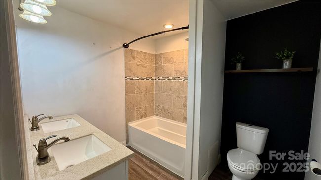 Rear BR Bathroom Dual sinks and shower | Image 19