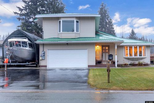 8251 Aspen Ave, Juneau, AK, 99801-8904 | Card Image