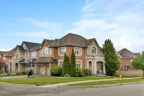 1 Heritage Estates Rd, Maple, ON, L6A4J7 | Card Image