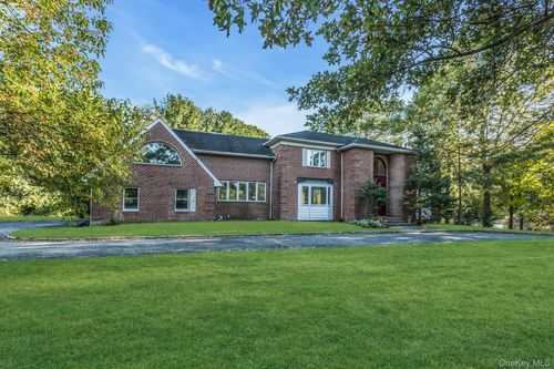 21 Overbrook Ln, Glen Head, NY, 11545-2795 | Card Image