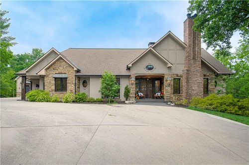 8700 Meadow Ln, Leawood, KS, 66206-1635 | Card Image