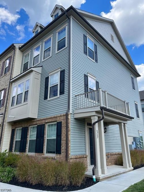 33 Braeburn Ct, Livingston, NJ, 07039-5708 | Card Image