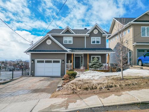 723 Mclaren Street, North Bay, ON, P1B3M1 | Card Image