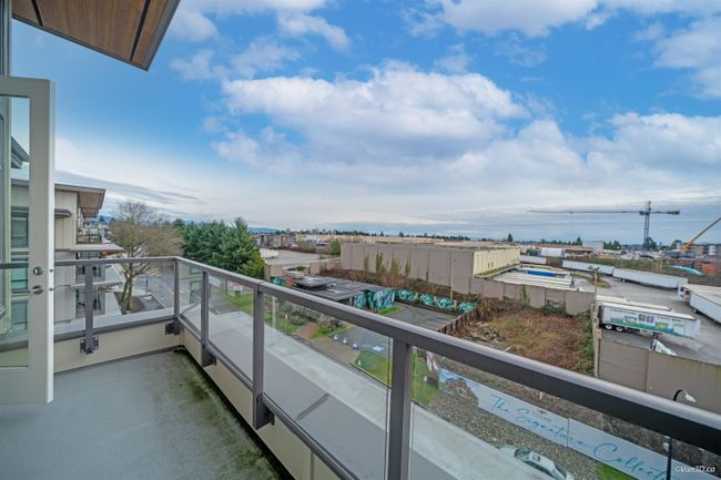 605 - 7169 14 Th Avenue, Condo with 3 bedrooms, 2 bathrooms and 2 parking in Burnaby BC | Image 4