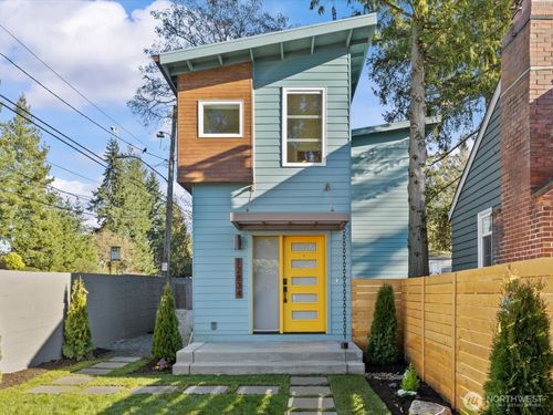 12834 Ashworth Ave N, Seattle, WA, 98133-7623 | Card Image
