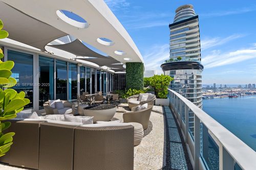 apt-5404-200 Biscayne Boulevard Way, Miami, FL, 33131-2167 | Card Image