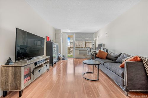 apt-10l-118 Union Tpke, Forest Hills, NY, 11375-6103 | Card Image
